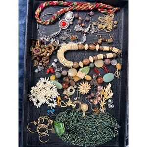 Mixed Jewelry Lot 1lb 10oz Vintage Modern Necklaces Earrings Brooches Beads